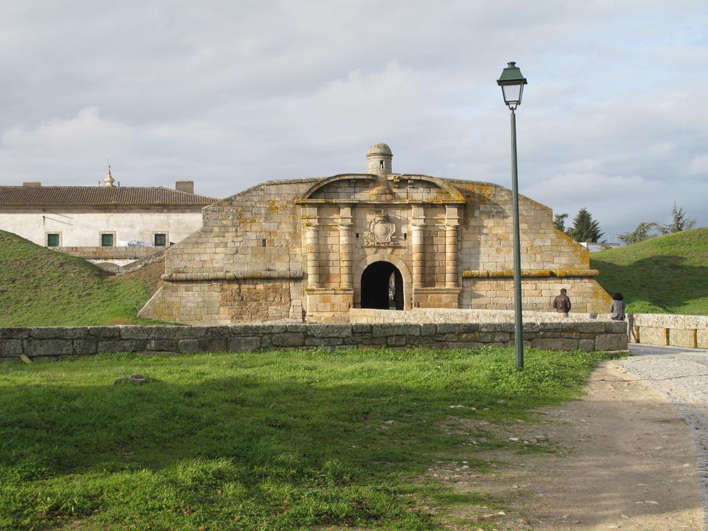 A Muralha Almeida Buitenkant foto